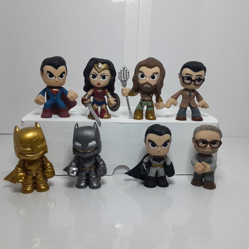 Funko Mystery Mini Lot of 8 Figures Gold Bat Man Superman Wonder Woman Aquaman +